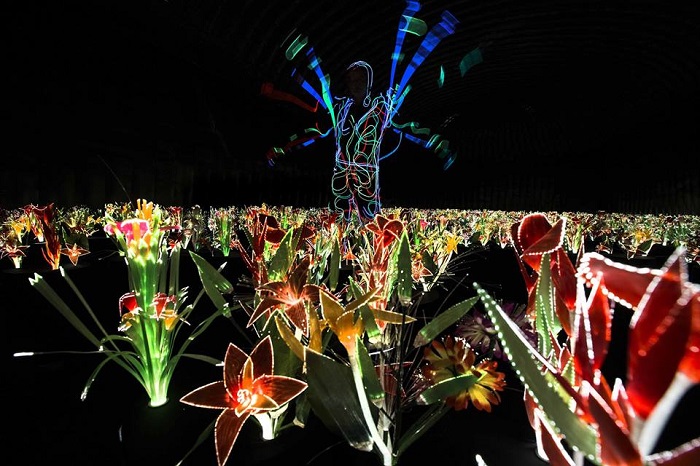 “Contemporary art by Joana Vasconcelos created the Giardino dell'eden in cooperation with swiss brand Swatch.”