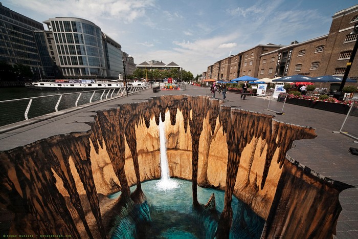 Julian Beever 's 3D pavement drawings #artpeople