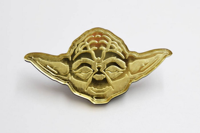 Wood fire have engraved and gilded laser cut pin pins, turning pins into Star Wars characters.