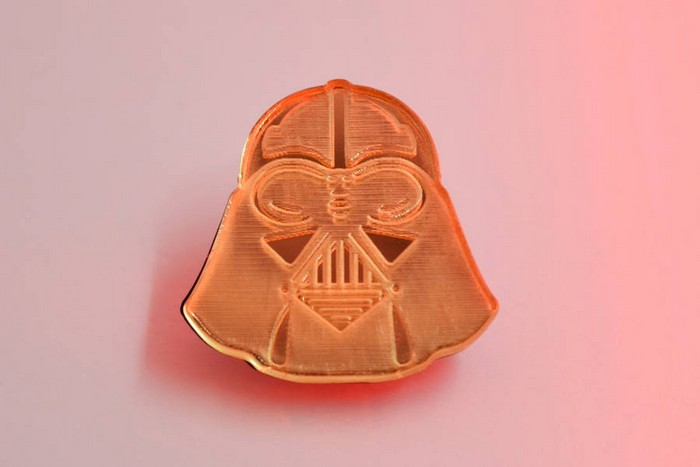 Wood fire have engraved and gilded laser cut pin pins, turning pins into Star Wars characters.