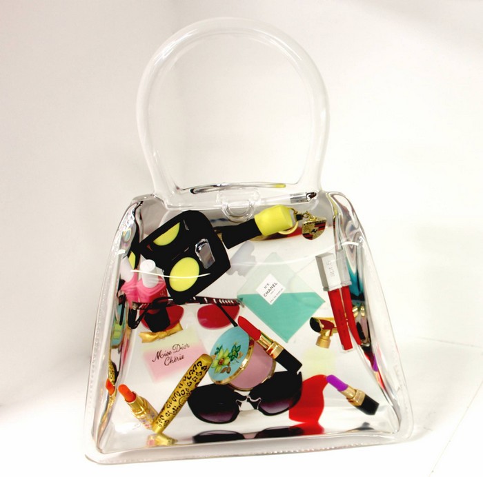 Debra is mostly dedicated to create bags which she calls art bags.