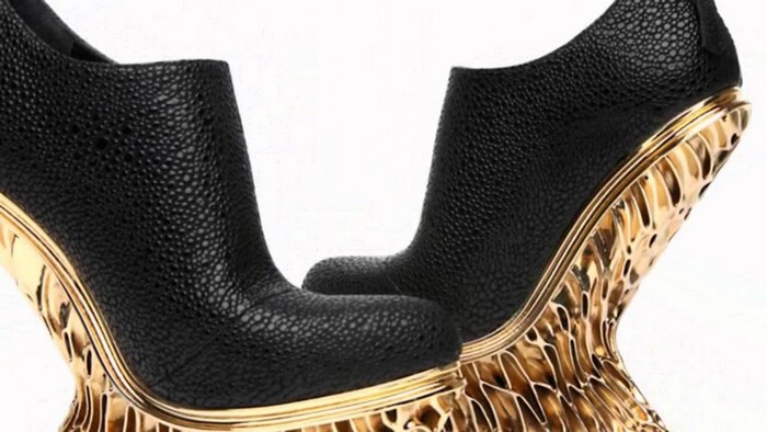 Francis Bitonti is a New York designer that created a range of 3D printed gold plated shoes for Dutch footwear brand United Nude.