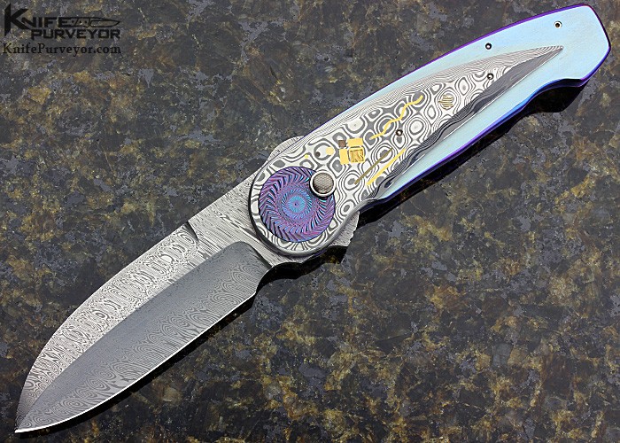 Ex- Jewelry maker Michael Walker is now dedicated to create Awesome Art Knives after his wife gave him a magazine for knife collectors.