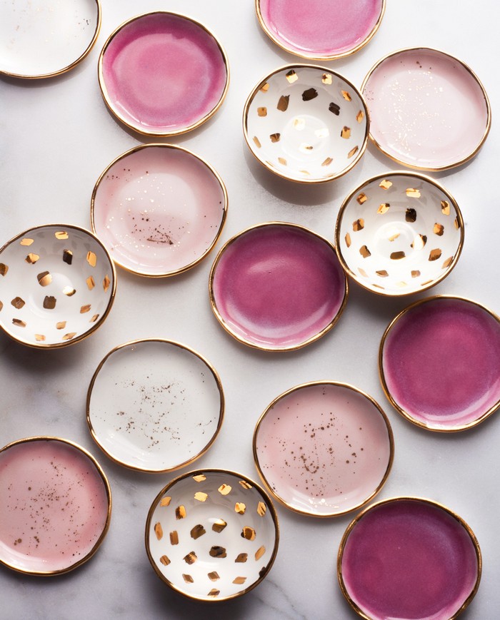 Suite one Studio is lead by Lindsay Emery, the owner, designer and ceramicist behind the brand. The studio is focused on Contemporary tableware.