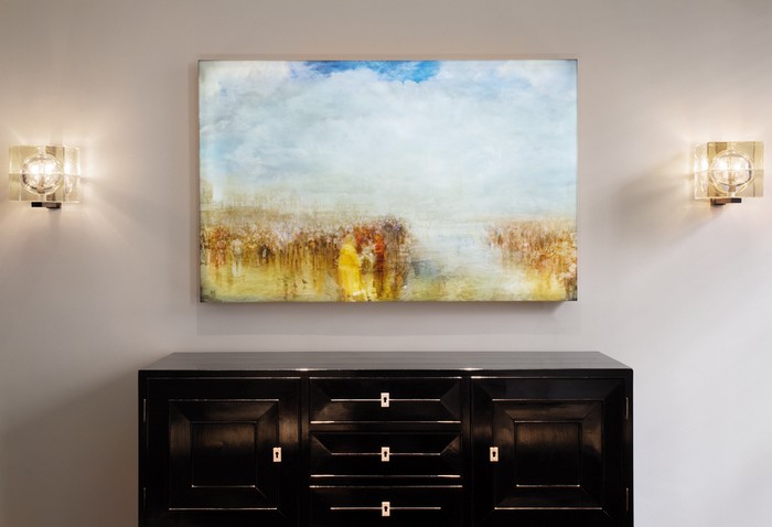 April Russell is a leading interior design company. In her works, you can get art interior ideas full of remarkable artworks and contemporary sculptures.