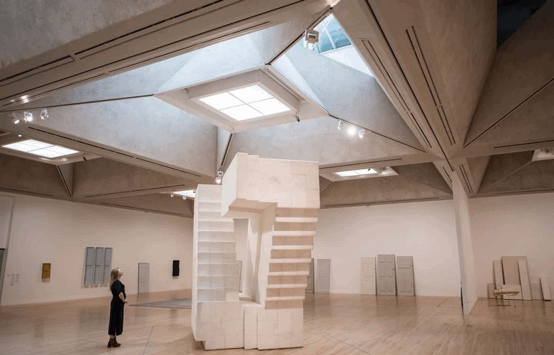 In Rachel Whiteread’s sculptures everyday settings, objects, and surfaces are transformed into ghostly replicas. Some are resembling architectural design.